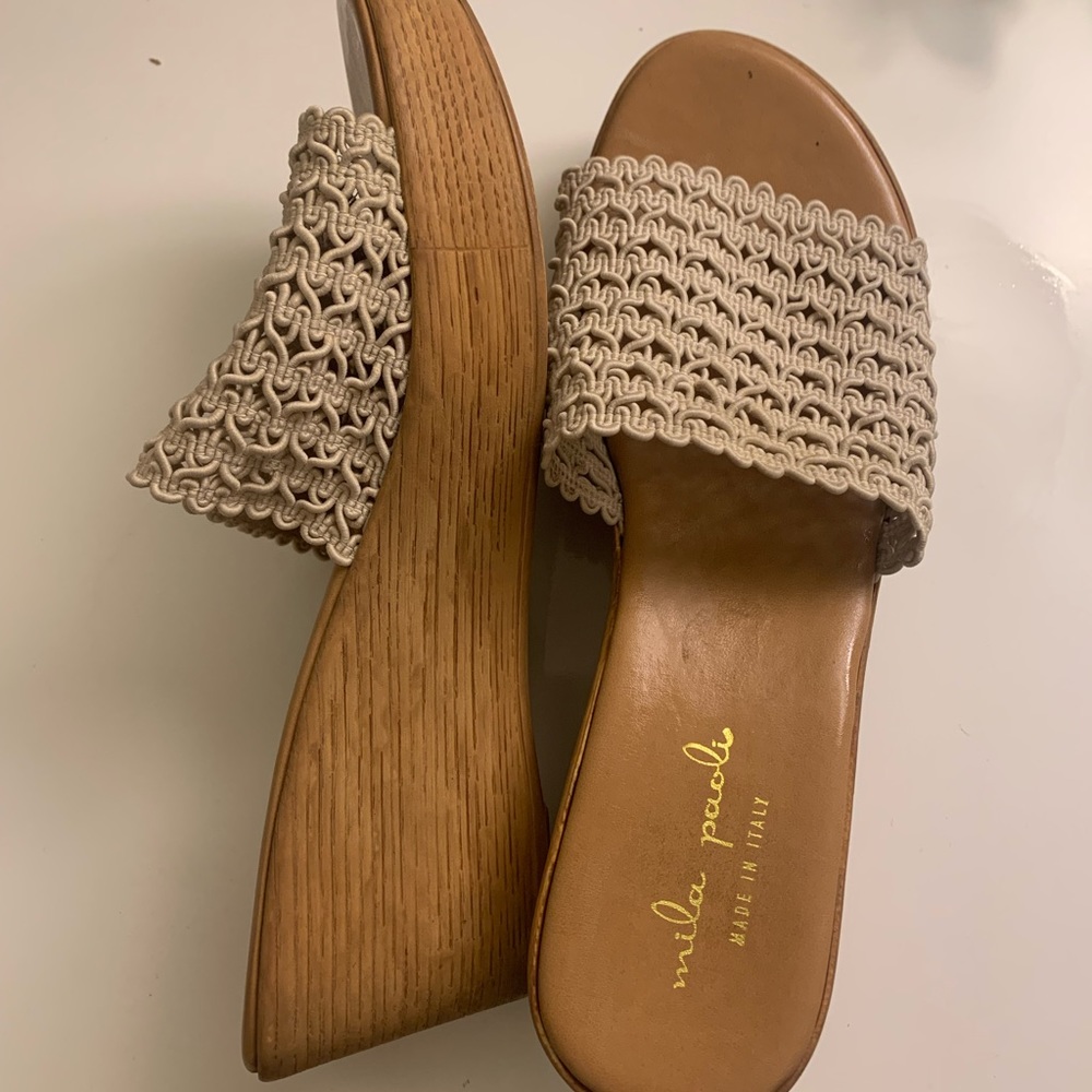 Women’s Size 9 Chunky Beige Heel